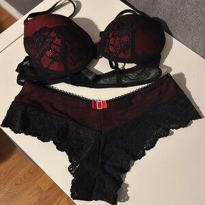 Marylin  Monroe intimates bra and cheeky underwear set sz 36b never worn